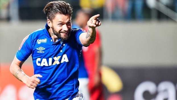 Ação trabalhista movida há um ano teve sua primeira decisão e Cruzeiro tem de pagar R$ 3,2 milhões a Rafael Sóbis.