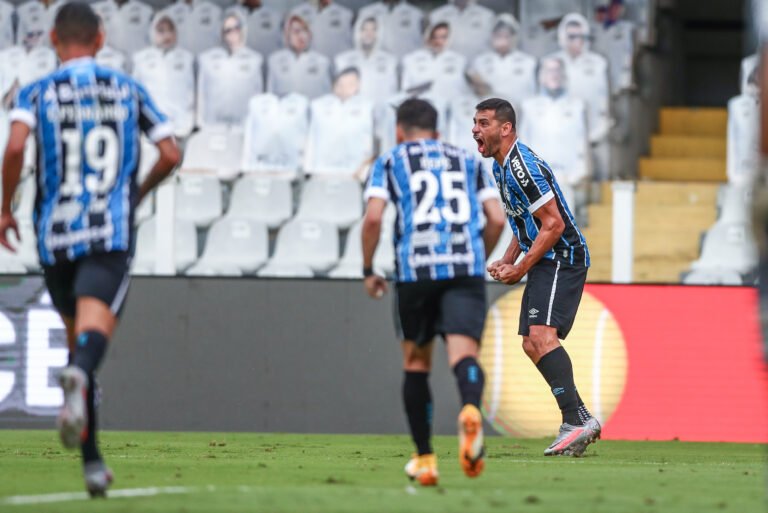 Além dos próprios erros, Grêmio perde para erro grotesco da arbitragem