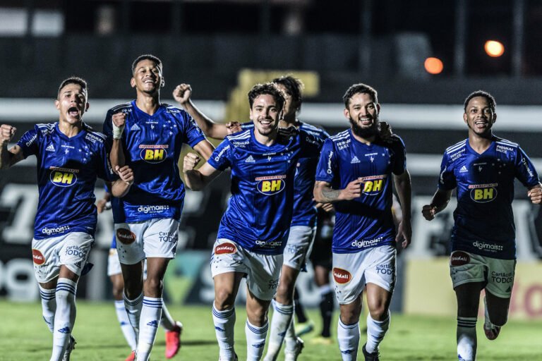 Náutico x Cruzeiro: escalações, análise e onde assistir