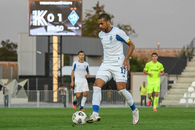 Dinamo de Kiev anunciou a contratação do atacante Clayton, ex-Atlético Mineiro e Vasco