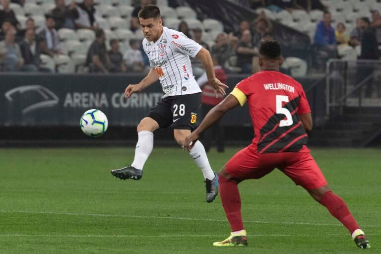 Corinthians vence Athletico Parananense na estreia de Vagner Mancini