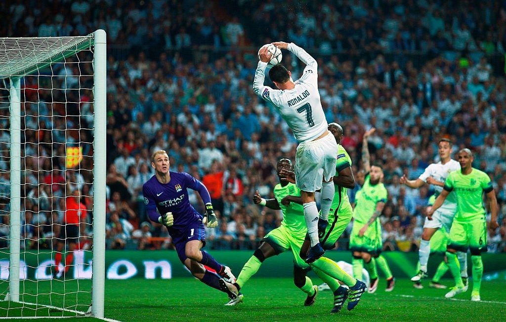 O dia em que Cristiano Ronaldo jogou basquete e deu uma ‘enterrada’ na Champions