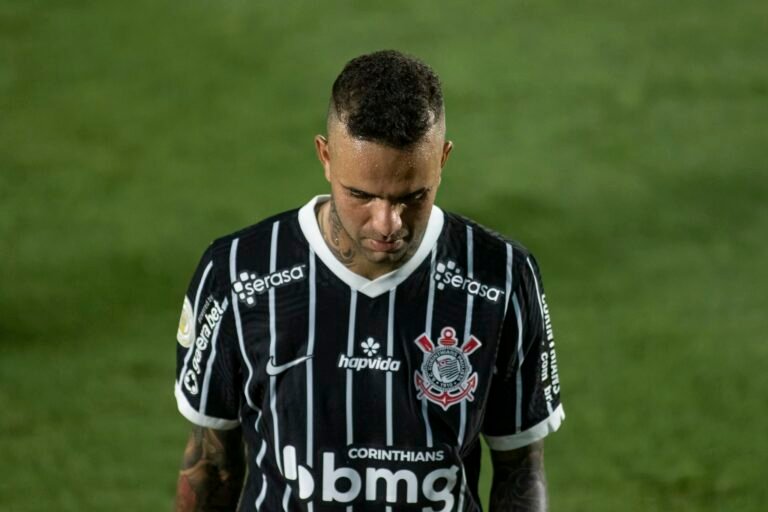 Corinthians empata com Red Bull Bragantino e continua próximo da zona de rebaixamento