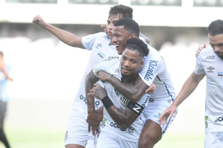 Santos volta a vencer Vila Belmiro com direito a lei do ex e pênalti em dose dupla diante o Grêmio