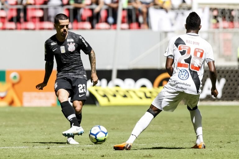 Corinthians vence e se afasta da zona de rebaixamento