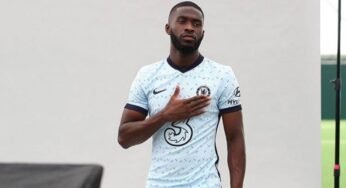 West Ham tem interesse em contratar Fikayo Tomori, jovem zagueiro do Chelsea, por empréstimo