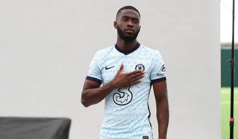 West Ham tem interesse em contratar Fikayo Tomori, jovem zagueiro do Chelsea, por empréstimo