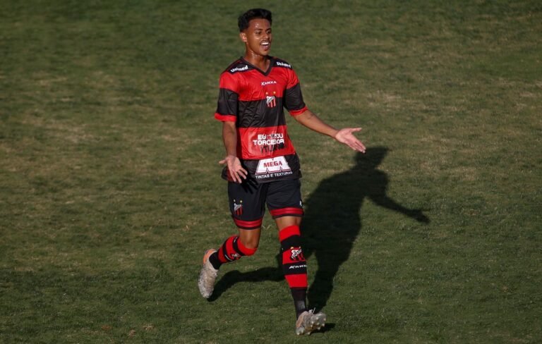 Flamengo encaminha contratação de ‘novo Martinelli’