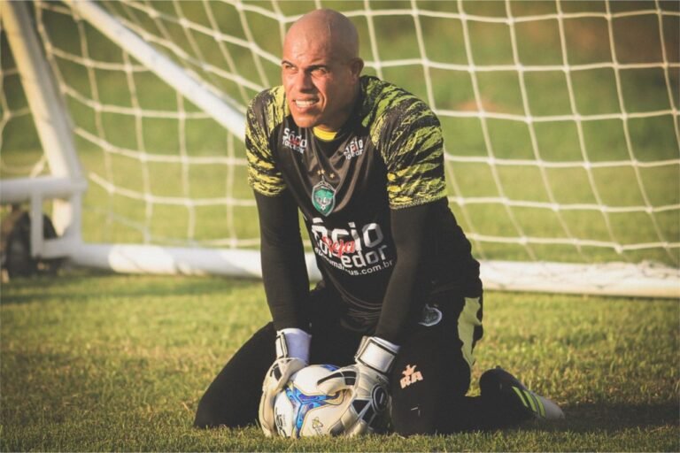 Gleibson comemora vitória e estreia pelo Manaus na Série C: “Estava preparado”
