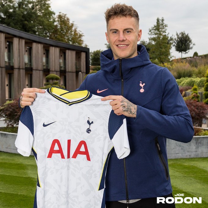 Tottenham anuncia a contratação de Joe Rodon