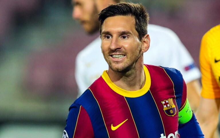 Messi chega a 16 temporadas seguidas marcando gols na Champions League