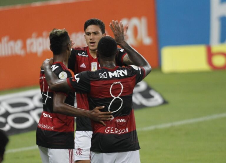 No último segundo, Pedro decide e Flamengo vence Goiás por 2 a 1