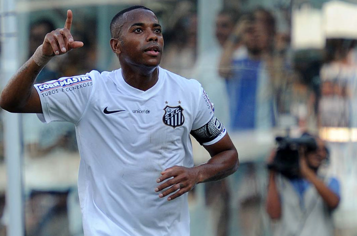 Santos negocia retorno de Robinho após ficar próximo de resolver pendência com Hamburgo