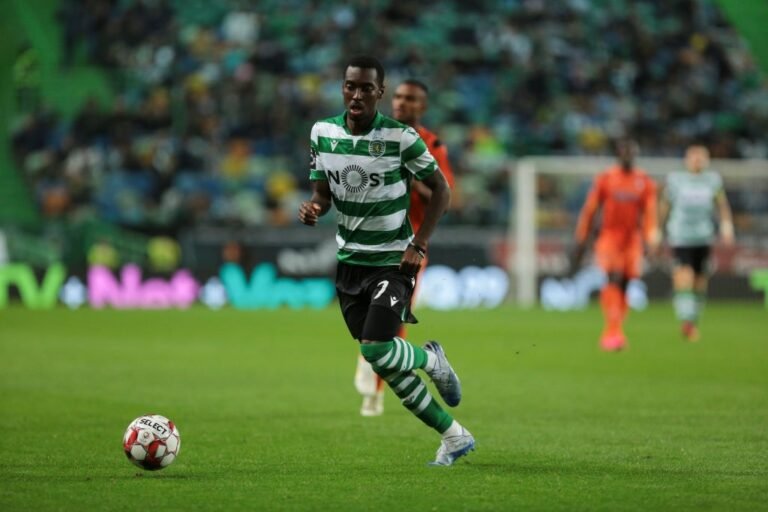 Treinador confirma negociações por Camacho