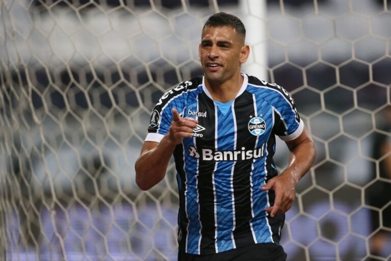 Grêmio encaminha renovação de Diego Souza até o final de 2021