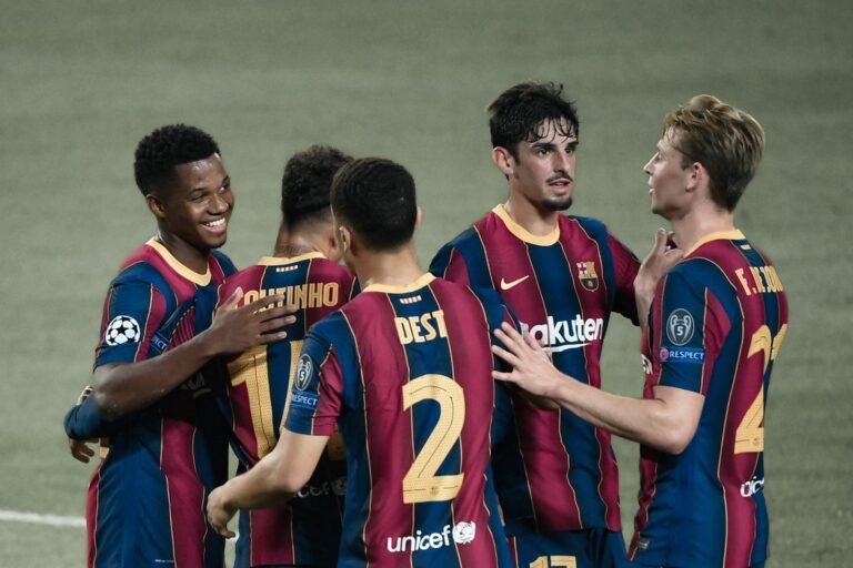 Barcelona goleia o Ferencváros na estreia da Champions