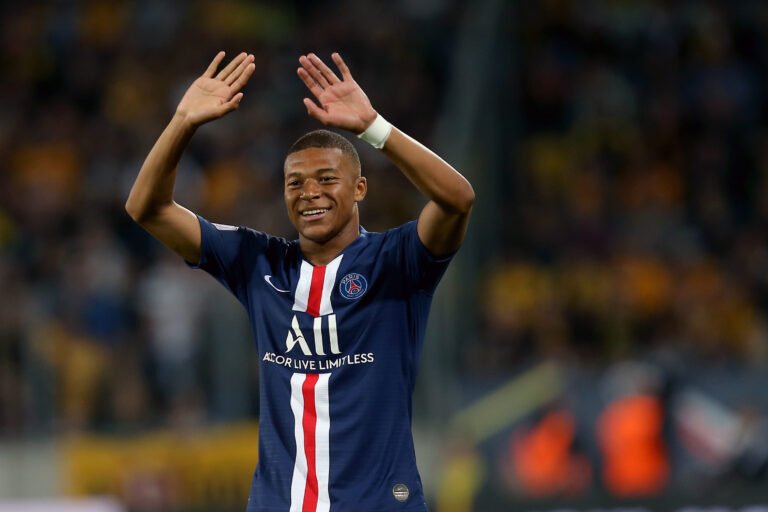 Real Madrid pensa em uma oferta por Mbappé