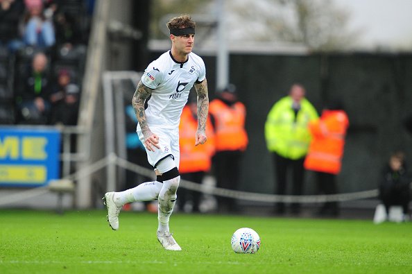Tottenham planeja uma primeira oferta por Joe Rodon