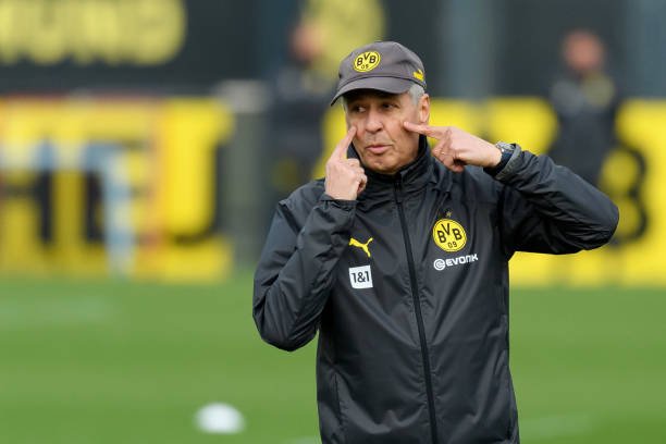 Lucien Favre corre risco de não seguir no Borussia Dortmund