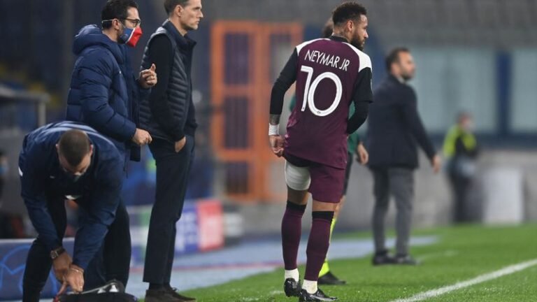 Neymar sente dores na coxa esquerda e vira preocupação para Tuchel e Tite