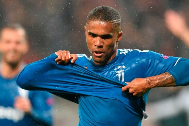 Douglas Costa retorna ao Bayern por empréstimo