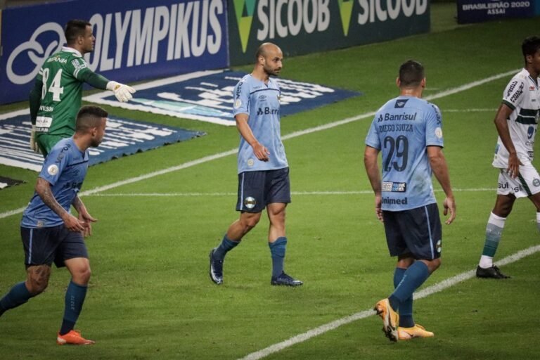 Grêmio reintegra Thaciano e pensa em renovação