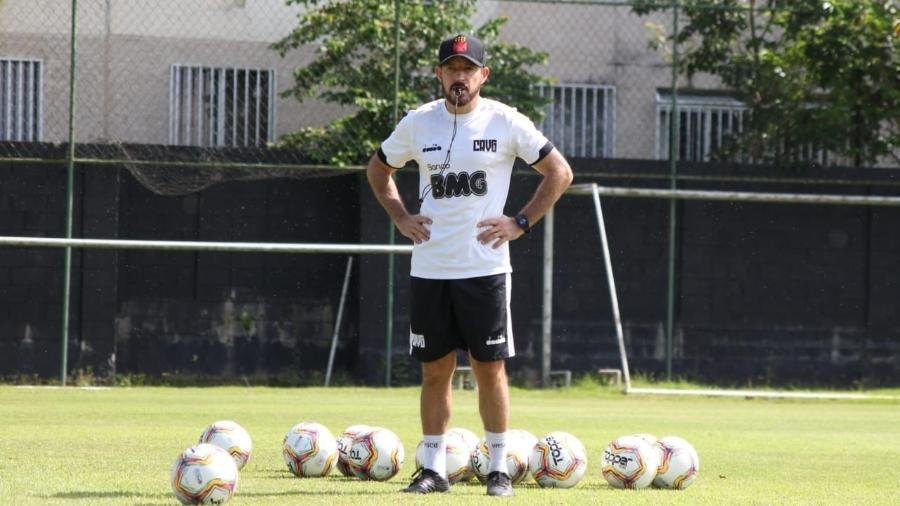 Botafogo busca a contratação de Ramon Menezes para o cargo de treinador
