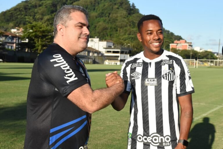 URGENTE: Santos suspende contrato de Robinho