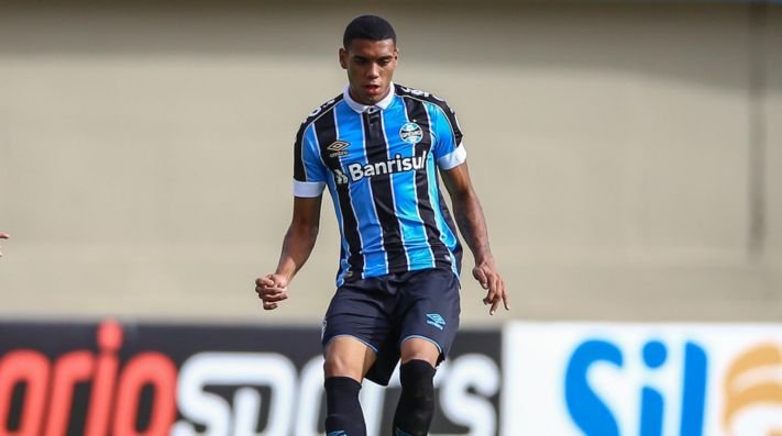 Grêmio recusa proposta de R$22 milhões por zagueiro da base
