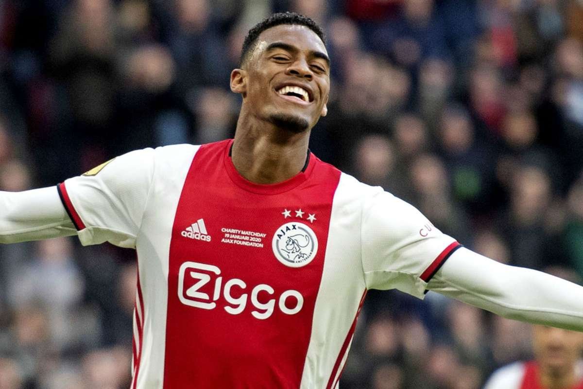 Ryan Gravenberch, do Ajax, desperta interesse do Barcelona e da Juventus