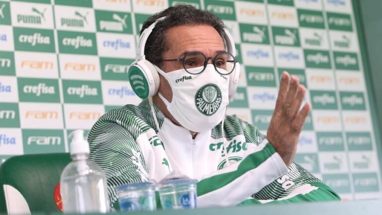 Questionado sobre a ausência de Scarpa, Luxemburgo não fala sobre assunto