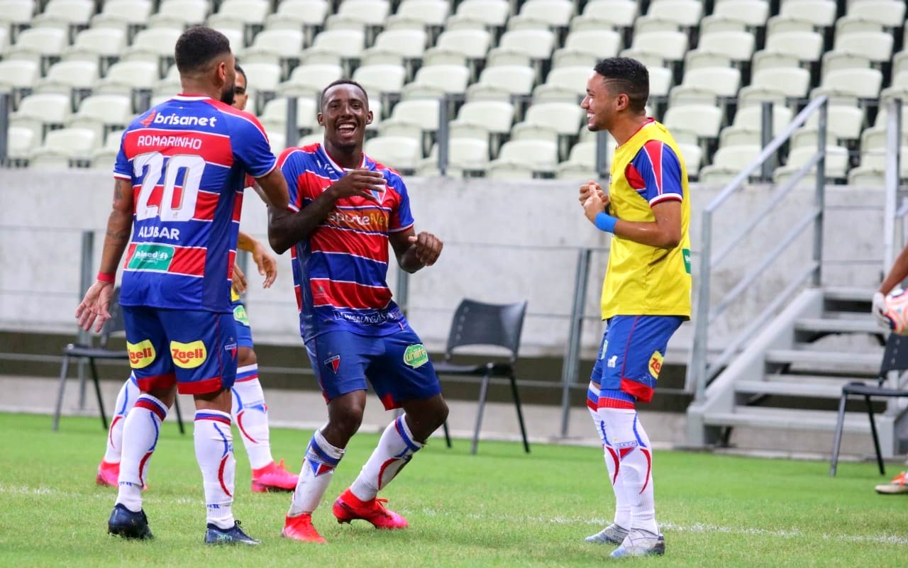 ‘Estou assistindo aos jogos do Fortaleza’, diz Domènec, que indica retorno de Yuri