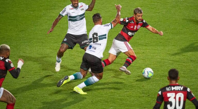 Confira as escalações de Flamengo x Coritiba para o jogo deste sábado