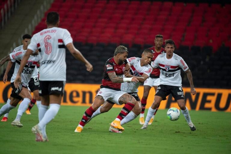 Flamengo perde jogo de ida das quartas na estreia de Ceni