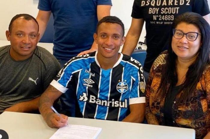 🔵⚫ Grêmio: Veja e conheça mais sobre Wesley Pomba, Atacante de 100  milhões de euros