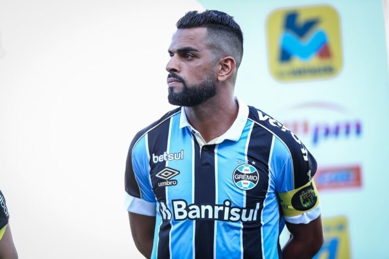 Maicon avança na recuperação e pode compor a equipe na Libertadores