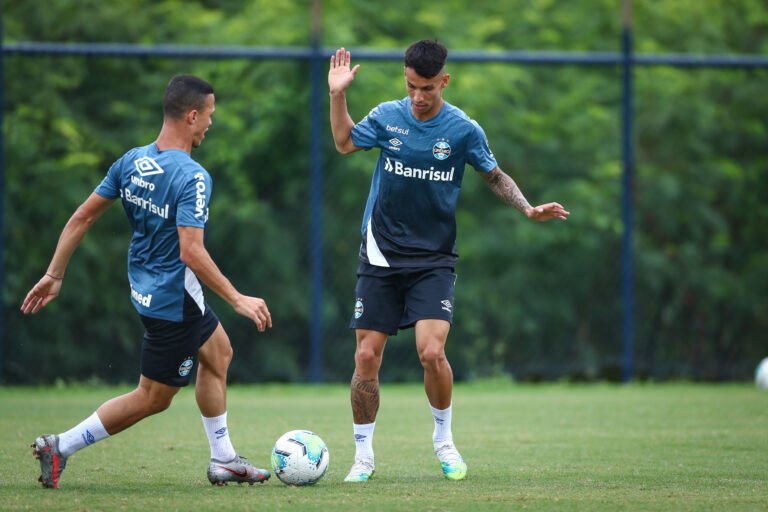 Grêmio realiza último treino antes de viajar para enfrentar o Cuiabá