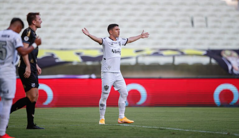 Savarino sofre pancada na coxa e vira dúvida para jogo contra o Botafogo; desfalques podem chegar a 15