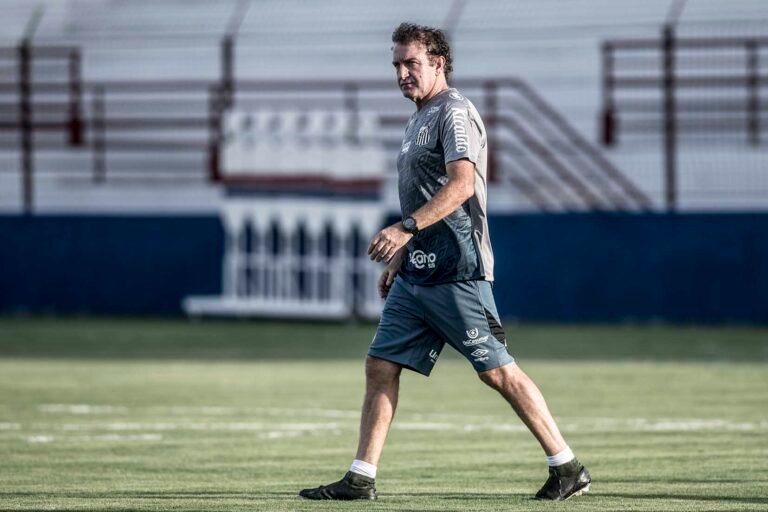 Técnico Cuca testa positivo para a COVID-19