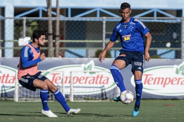 De volta à cena desde a chegada de Felipão, Welinton exalta o trabalho do treinador