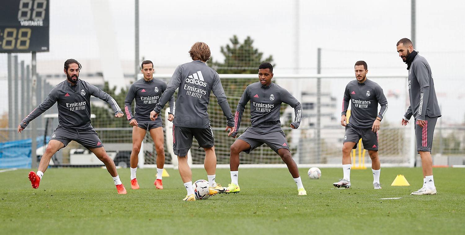 Pressionados pela vitória Real Madrid e Inter de Milão se enfrentam