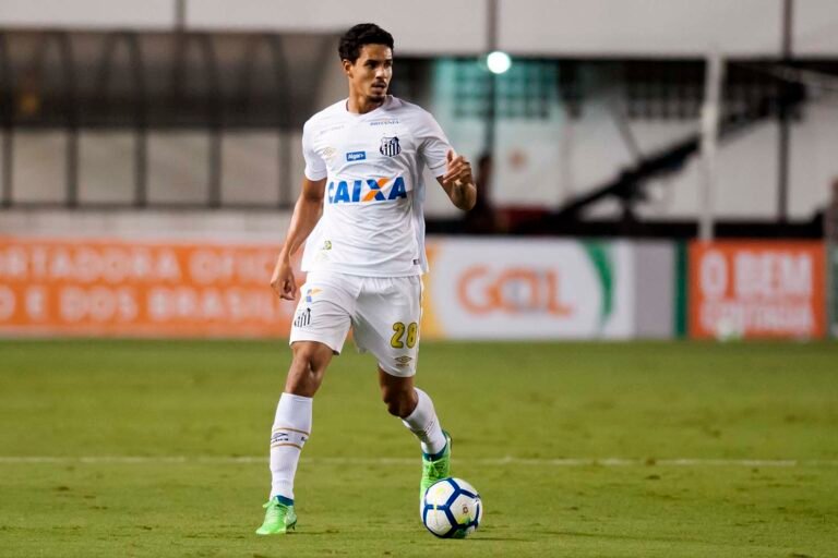 Jorge Jesus desabafa sobre Lucas Veríssimo, do Santos: “É muito complicado contratar jogadores do Brasil”