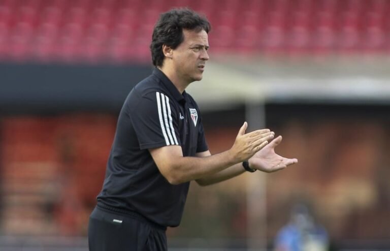 Fernando Diniz analisa jogo contra o Vasco: “Poderíamos ter jogado melhor”