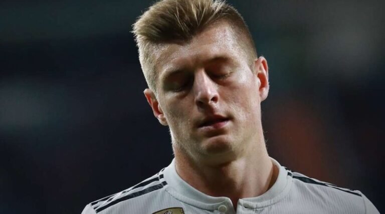 Kroos desabafa contra FIFA e UEFA: “Somos fantoches”