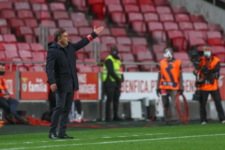 Carlos Carvalhal nega luta pelo título