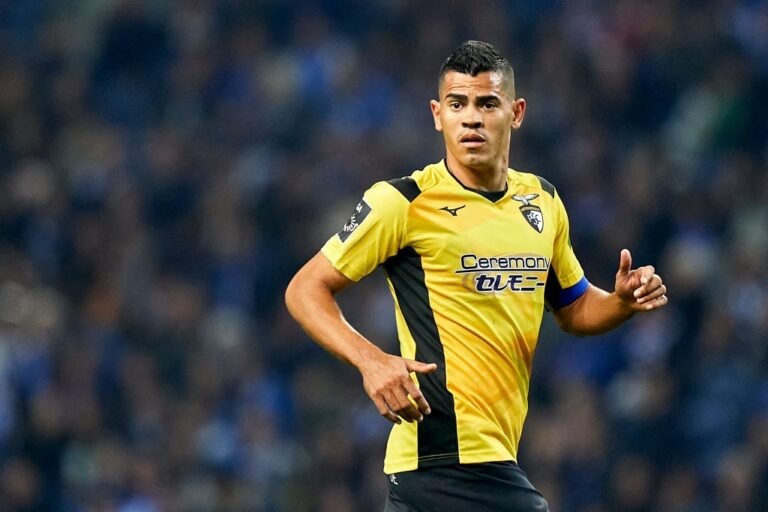 Vasco contrata Jadson, do Portimonense