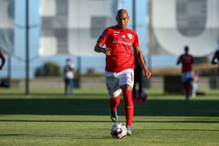 Thiago Santana eleito melhor atacante de setembro/outubro