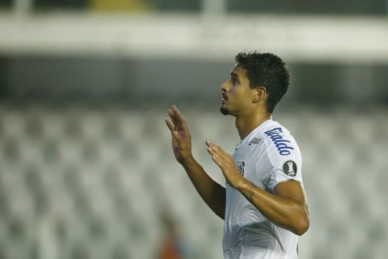 Santos decide hoje se vende Veríssimo