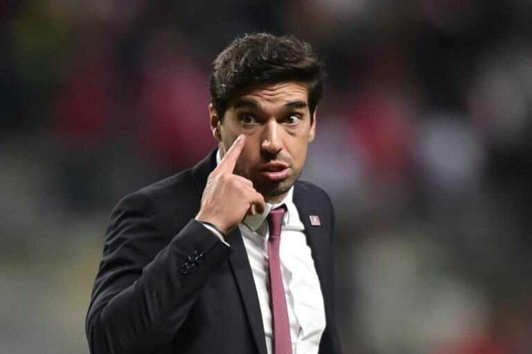 Coronavírus faz Abel Ferreira recrutar garotos da base para a equipe principal do Palmeiras