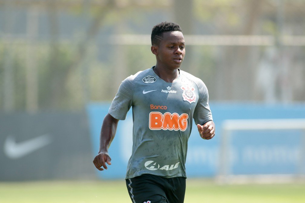 Com dores na coxa, Cazares vira dúvida no Corinthians